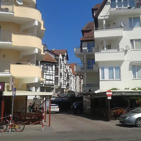 Portowy Z Garazem, Ul Towarowa * Колобжег