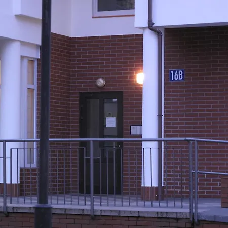 Portowy Z Garazem, Ul Towarowa Колобжег